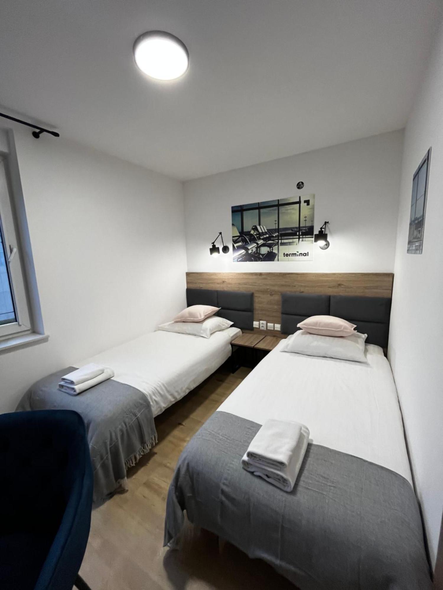 Terminal Airport Aparthotel Poznan Exterior photo