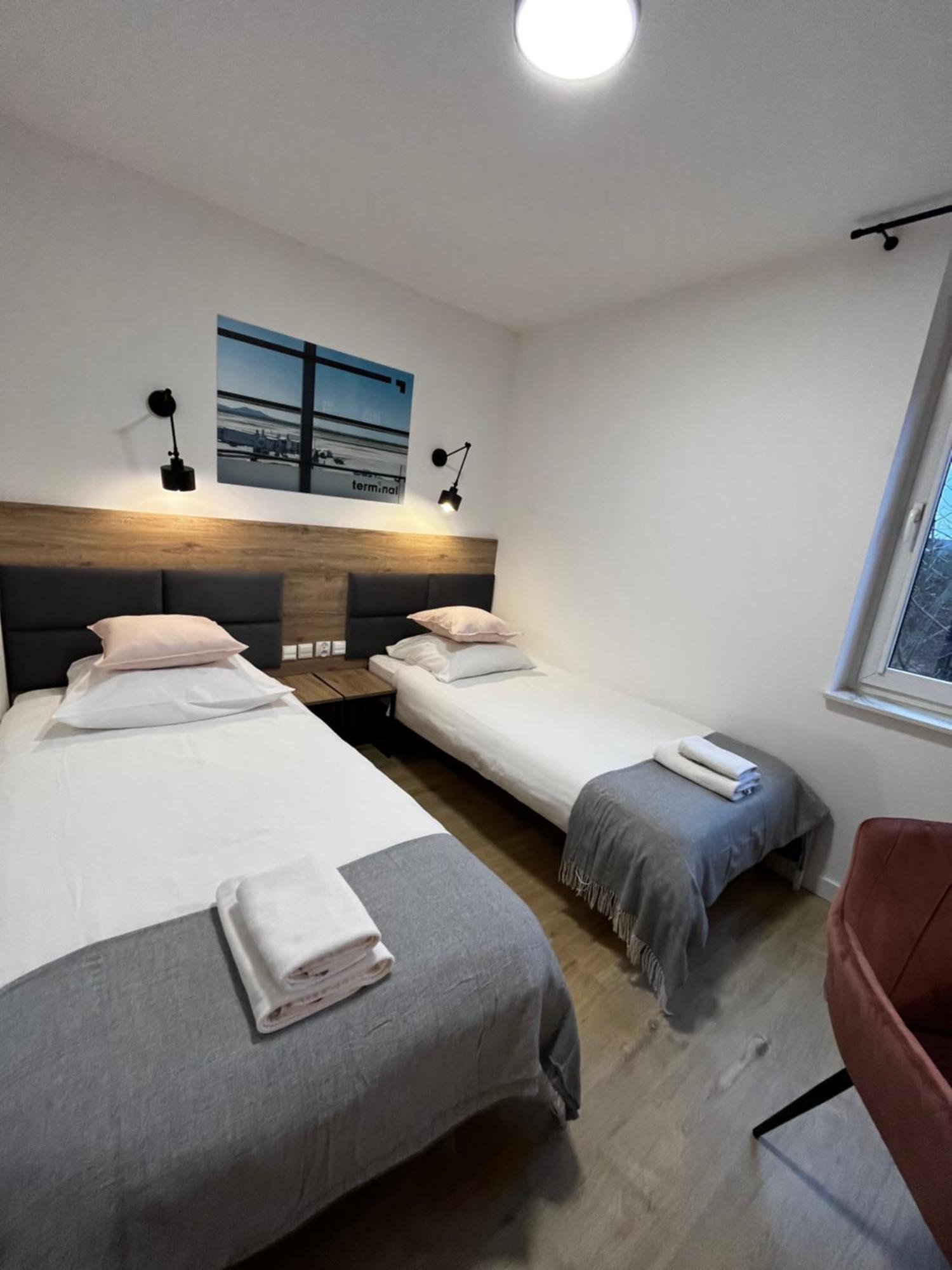 Terminal Airport Aparthotel Poznan Exterior photo